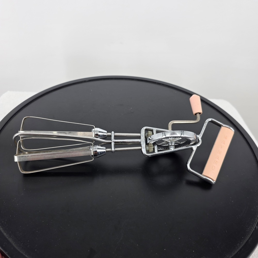 Vintage Maynard Hand Crank Egg Beater Stainless Steel Pink Handles Retro Kitchen